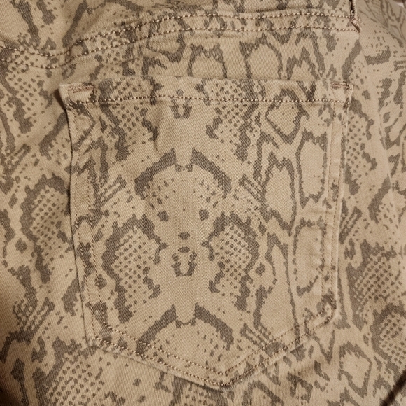 Old Navy Rockstar Grey Snakeskin Animal Print Skinny Jeans Women's 12 Pants EUC - Picture 5 of 6